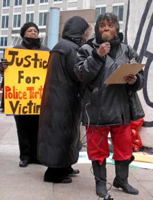Gloria Johnson speaking to a rally against  the death penalty and against Chicago police torture